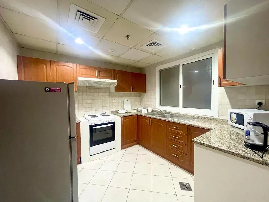 Lovely 2Br Al Deyafa Dubai Apartment